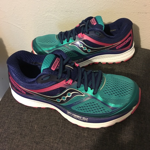 Saucony Shoes - Saucony shoes size 8.5.